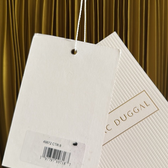 MAC DUGGAL Pleated Charmeuse V Neck Gown With Cape In Chartreuse NWT $598 SZ 8 - Picture 16 of 16